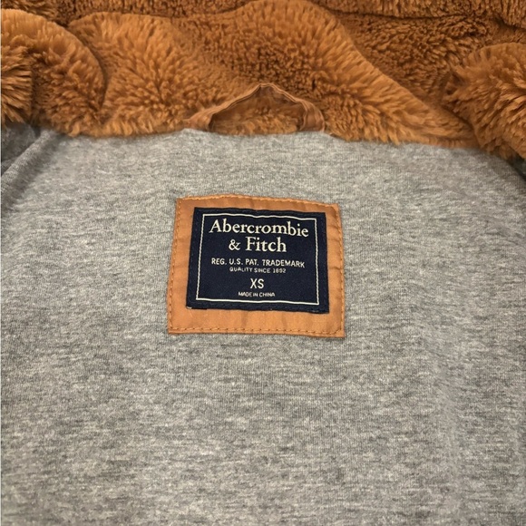 Abercrombie Faux Fur Mini Puffer Jacket - Picture 3 of 4